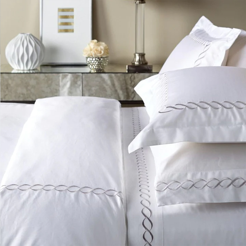 High-density fabrics and luxurious bedding: fabric advantages of Exquisite silver embroidered hotel quilt cover set pure cotton sateen