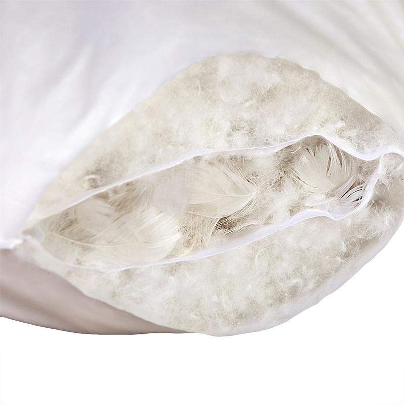 How exactly does the addition of small goose feathers (2-4 cm) in goose down feather hotel sleeping pillows help disperse pressure?